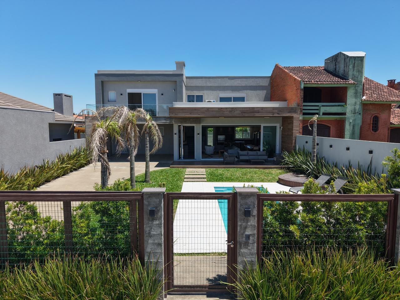 Sobrado 4 dormitórios em Xangri-lá | Ref.: 2068